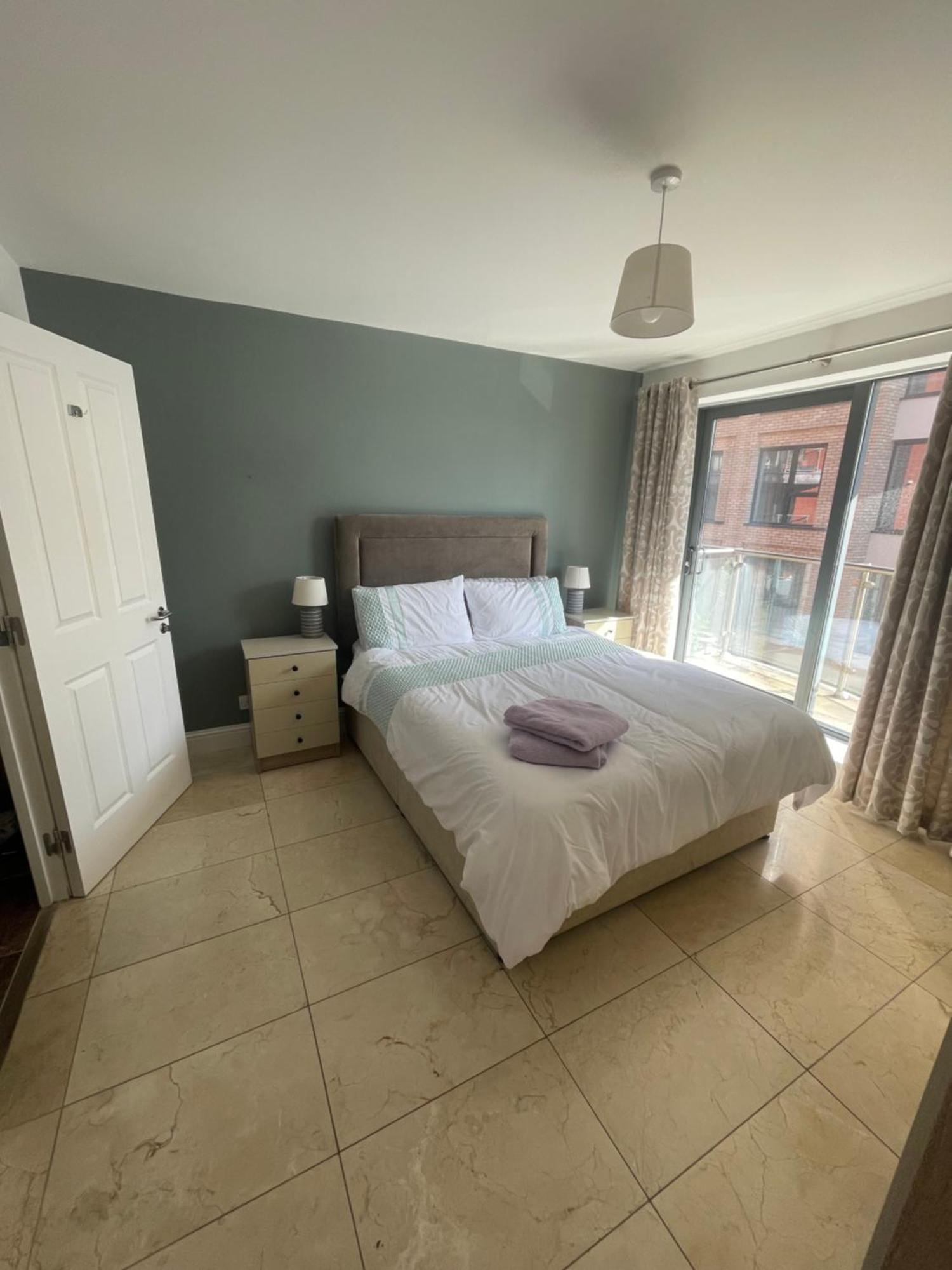 Fabulous And Sunny 2 Bed Apartment, In City Centre Cork Dış mekan fotoğraf