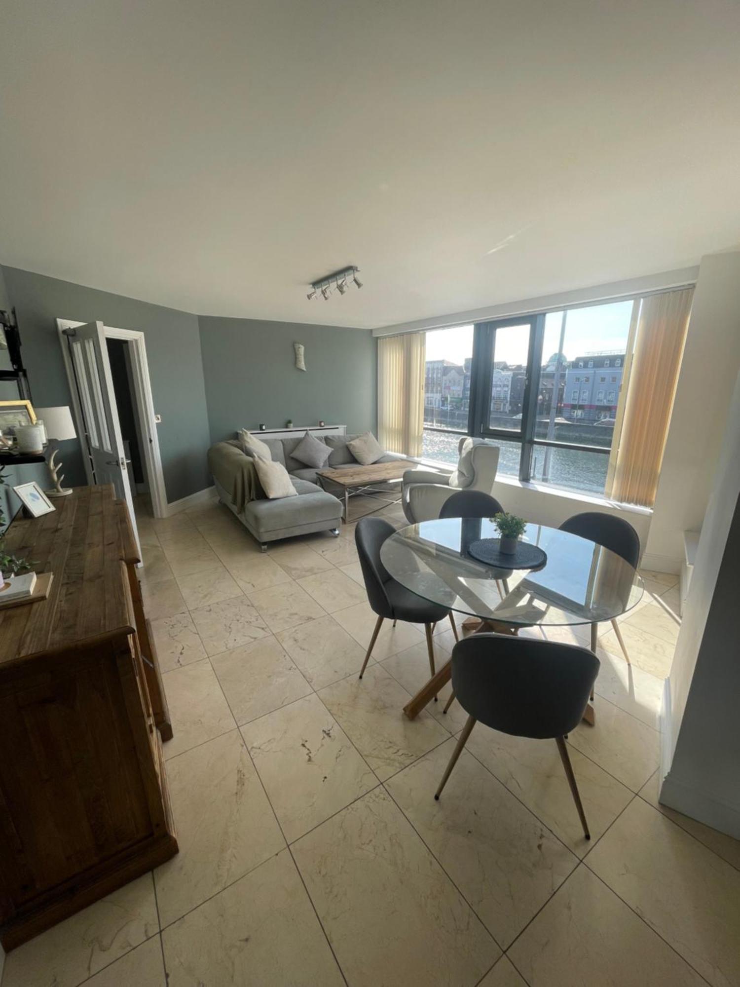 Fabulous And Sunny 2 Bed Apartment, In City Centre Cork Dış mekan fotoğraf