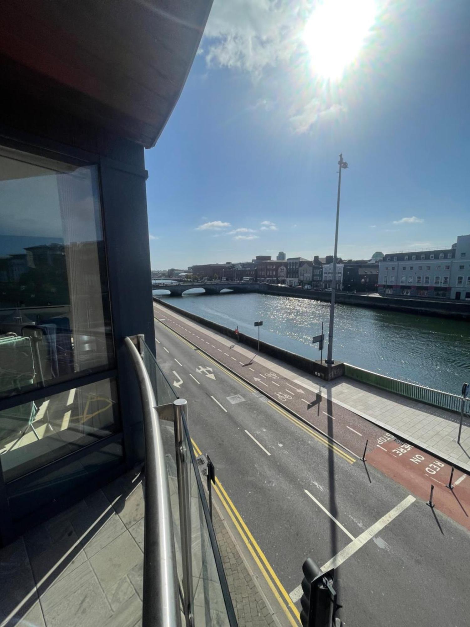 Fabulous And Sunny 2 Bed Apartment, In City Centre Cork Dış mekan fotoğraf